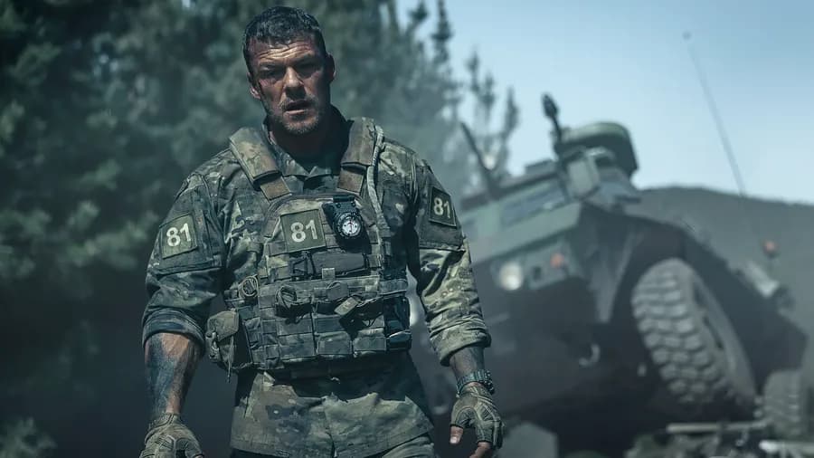Alan Ritchson ve filmu Válečné monstrum