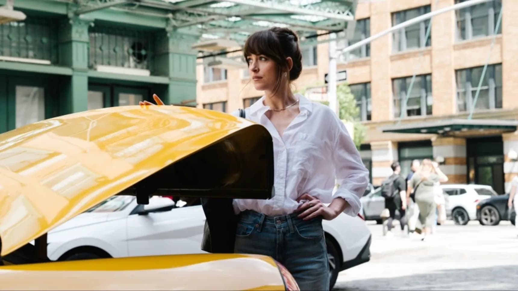 Dakota Johnson jako Lucy ve filmu Dokonalá shoda