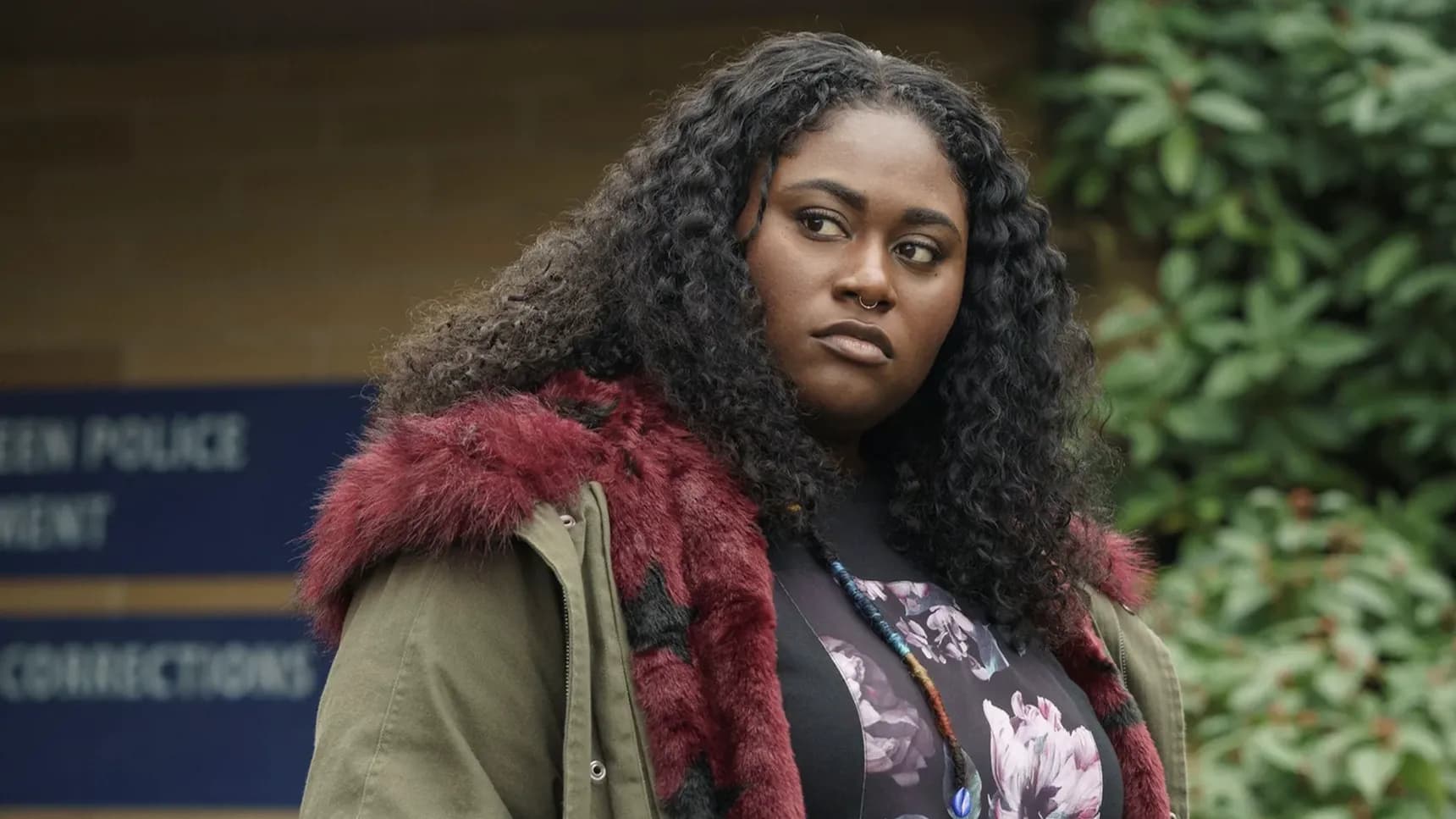 Danielle Brooks jako Leota Adebayo v seriálu Peacemaker