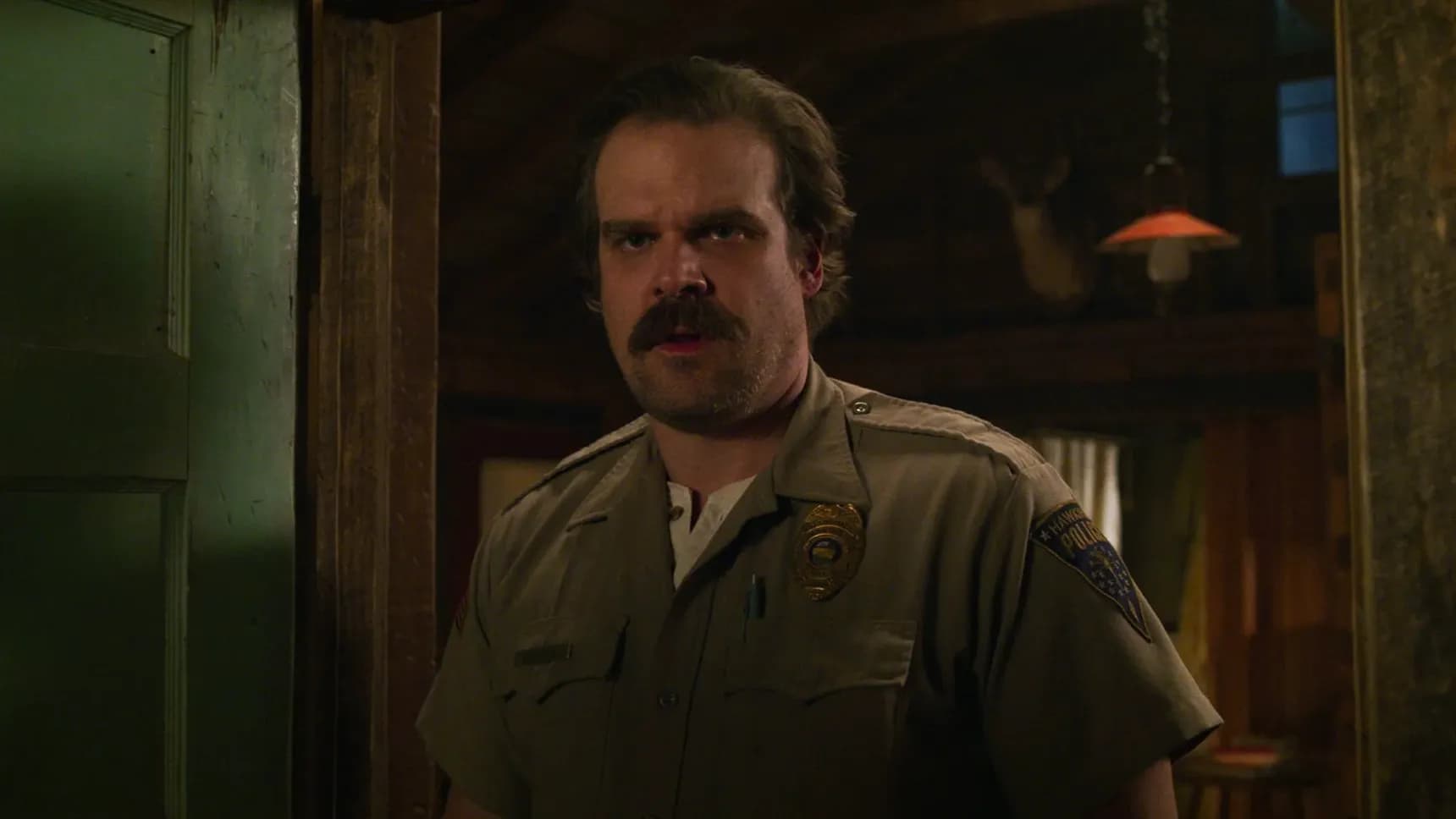 David Harbour jako Jim Hopper v seriálu Stranger Things