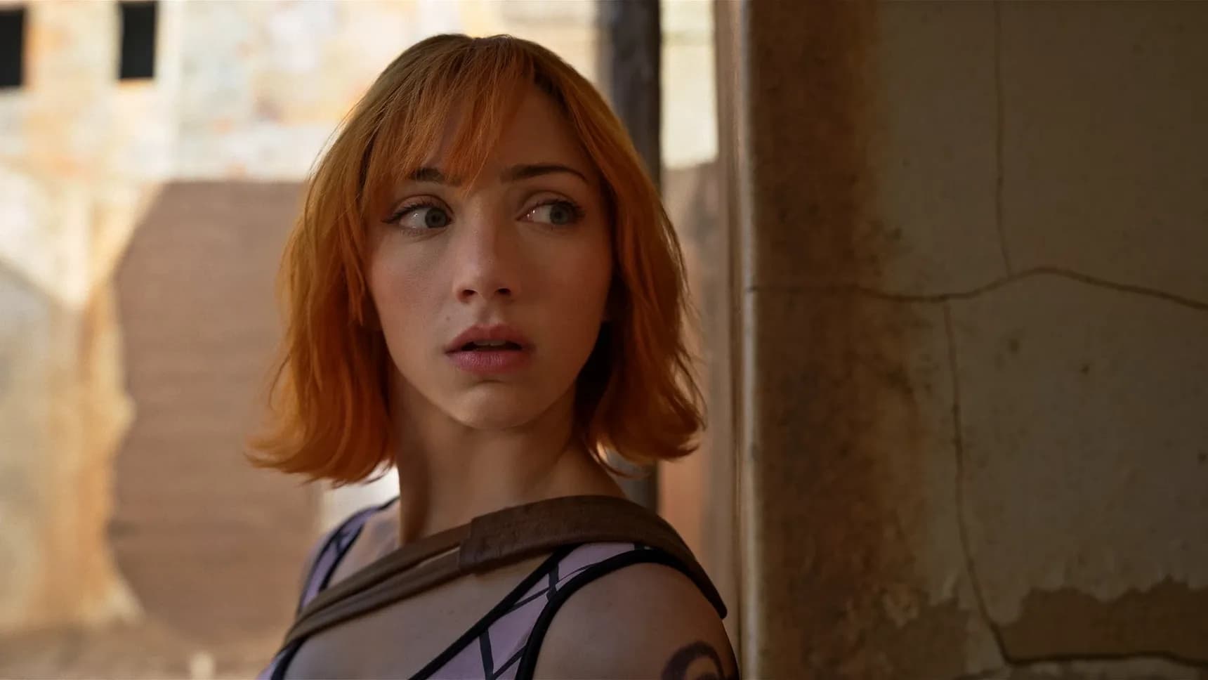 Emily Rudd v druhé řadě seriálu One Piece