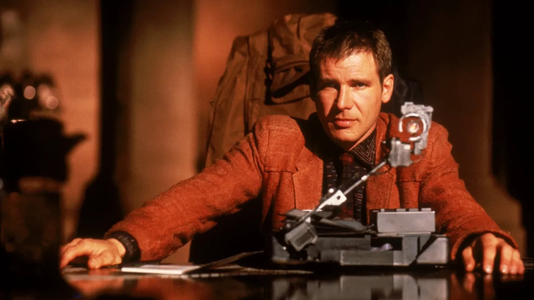 Harrison Ford na záběru z filmu Blade Runner