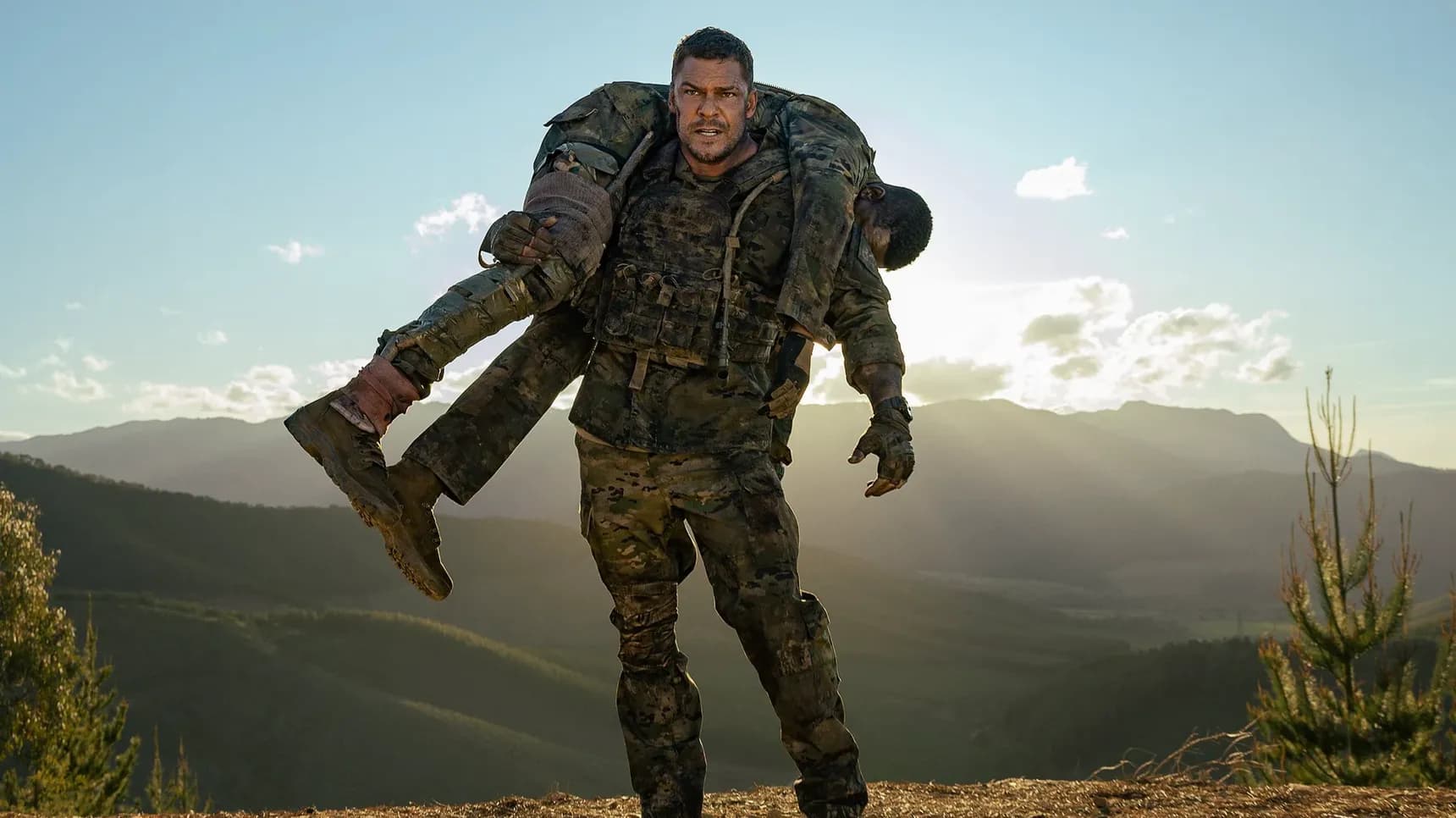 Alan Ritchson ve filmu Válečné monstrum