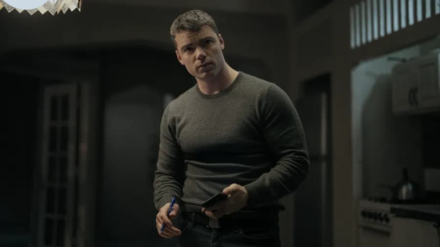 Gabriel Basso ve třetí řadě seriálu Noční agent