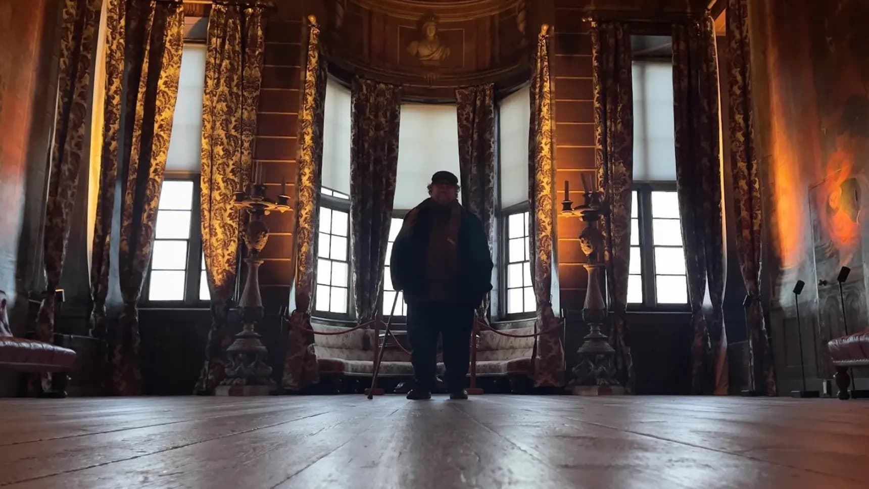 Guillermo del Toro v kulisách filmu Frankenstein