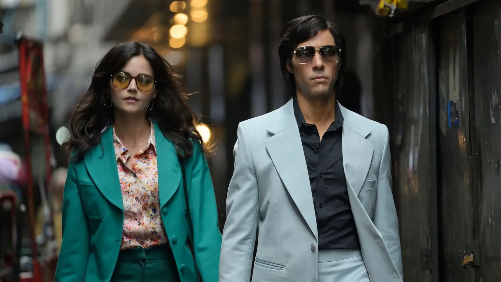 Jenna Coleman a Tahar Rahim v seriálu Had