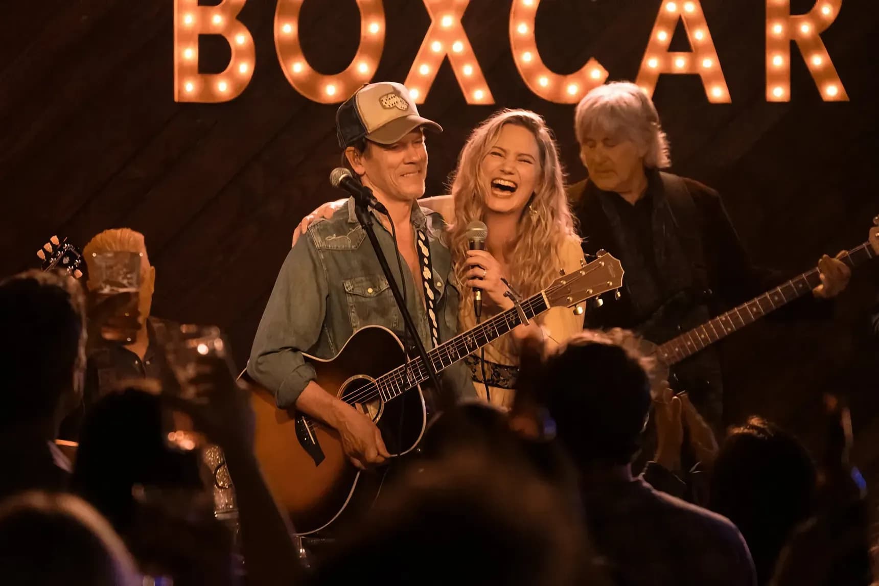 Kevin Bacon a Jennifer Nettles zpívají v seriálu Lovec Démonů