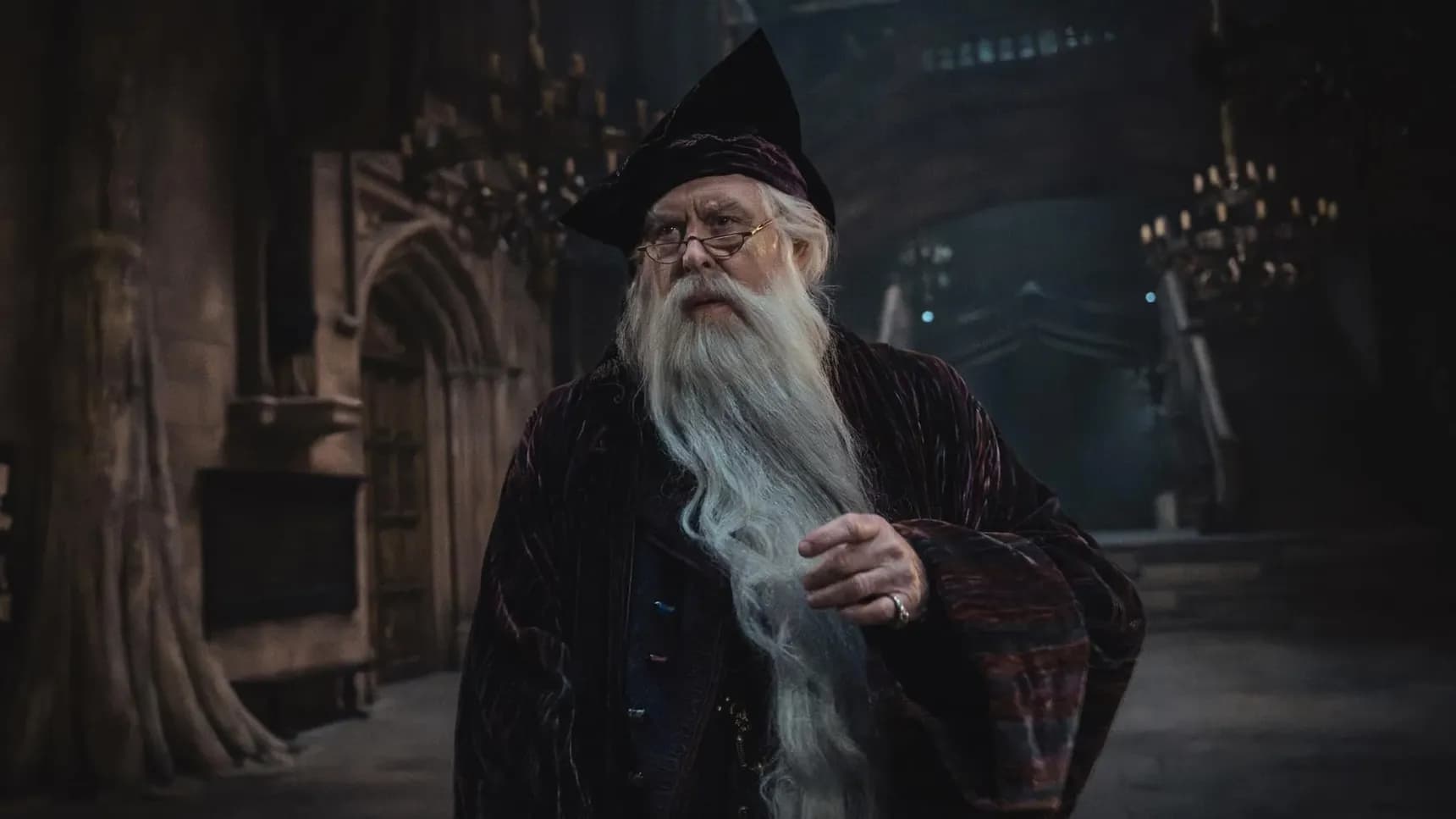 John Lithgow jako Albus Brumbál v seriálu Harry Potter