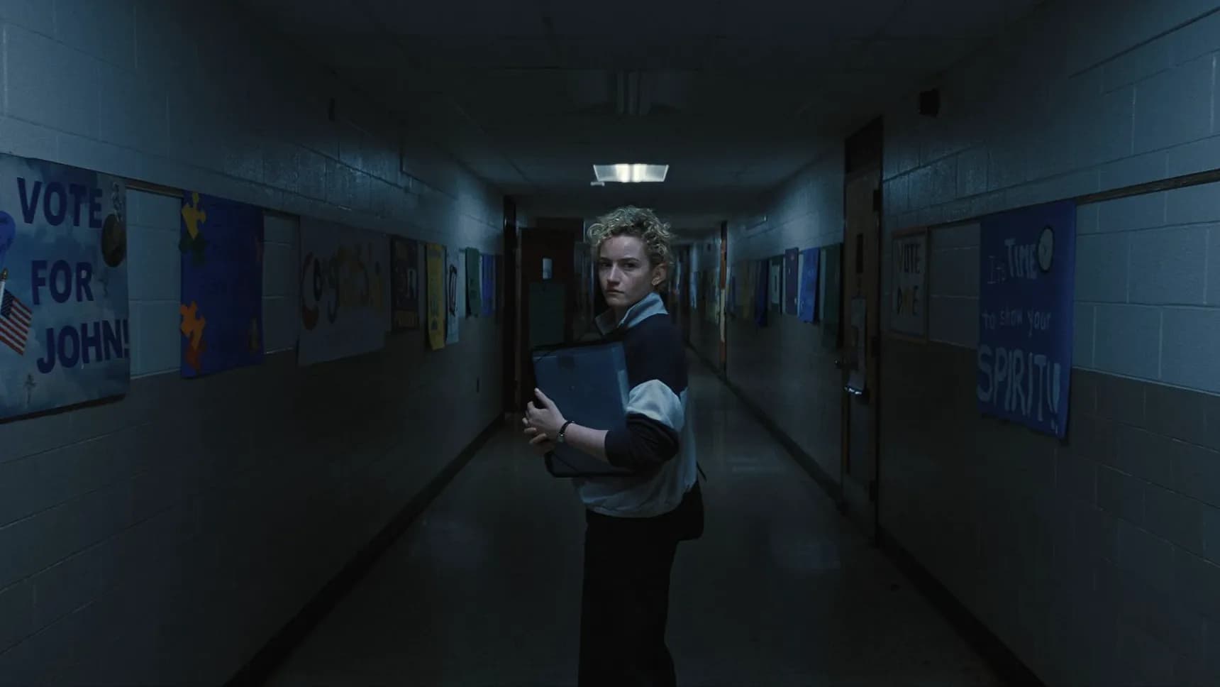 Julia Garner ve filmu Hodina zmizení