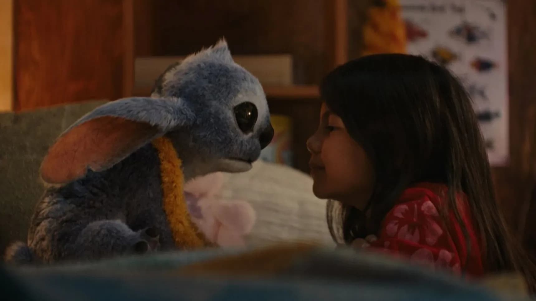 Stitch a Maia Kealoha jako Lilo ve filmu Lilo & Stitch
