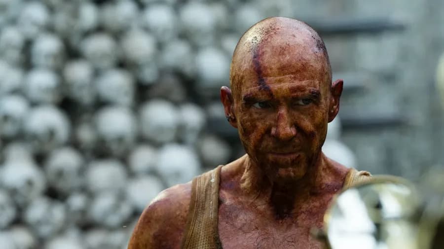Ralph Fiennes ve filmu 28 let poté