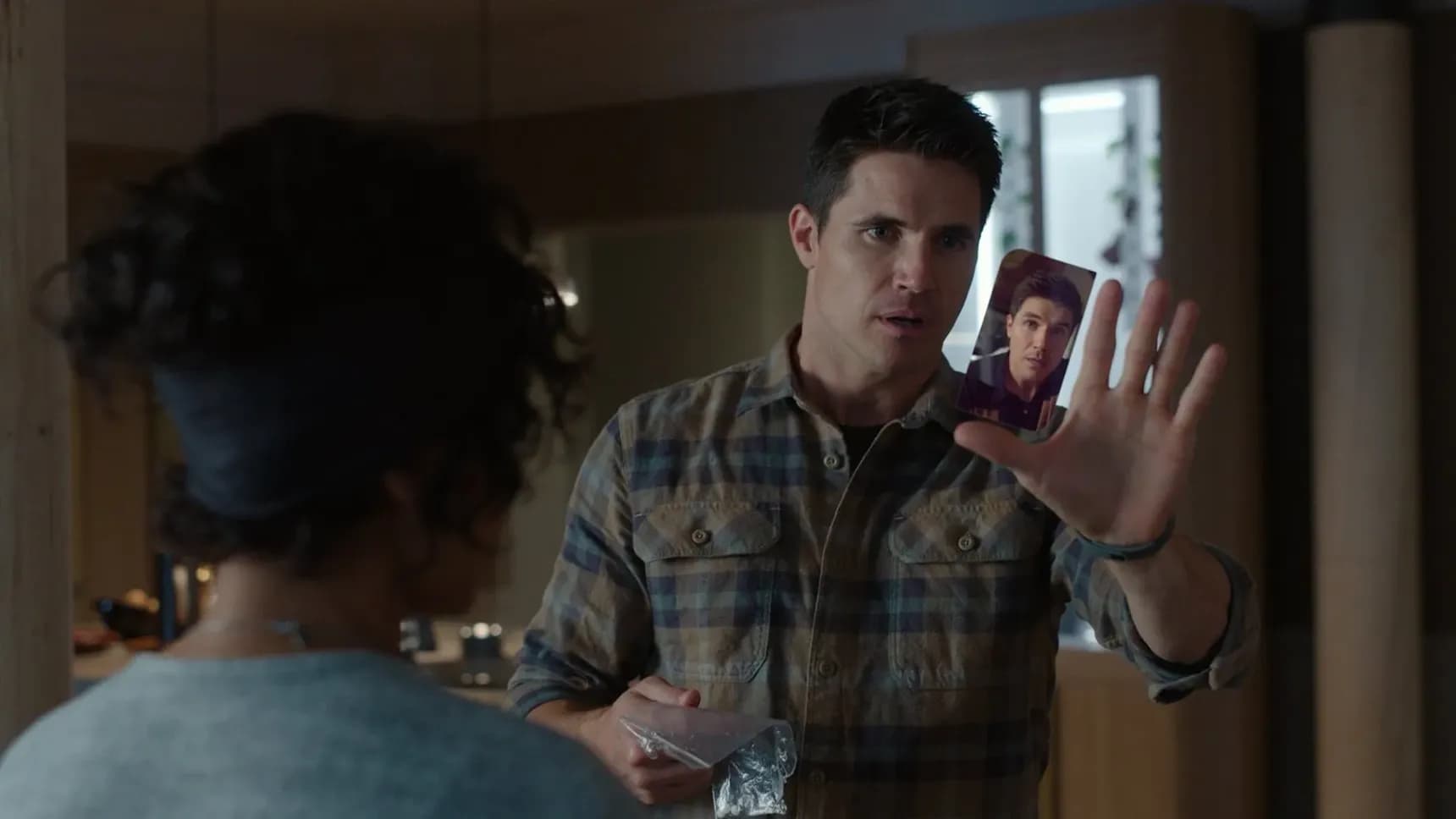 Robbie Amell v seriálu Věčnost