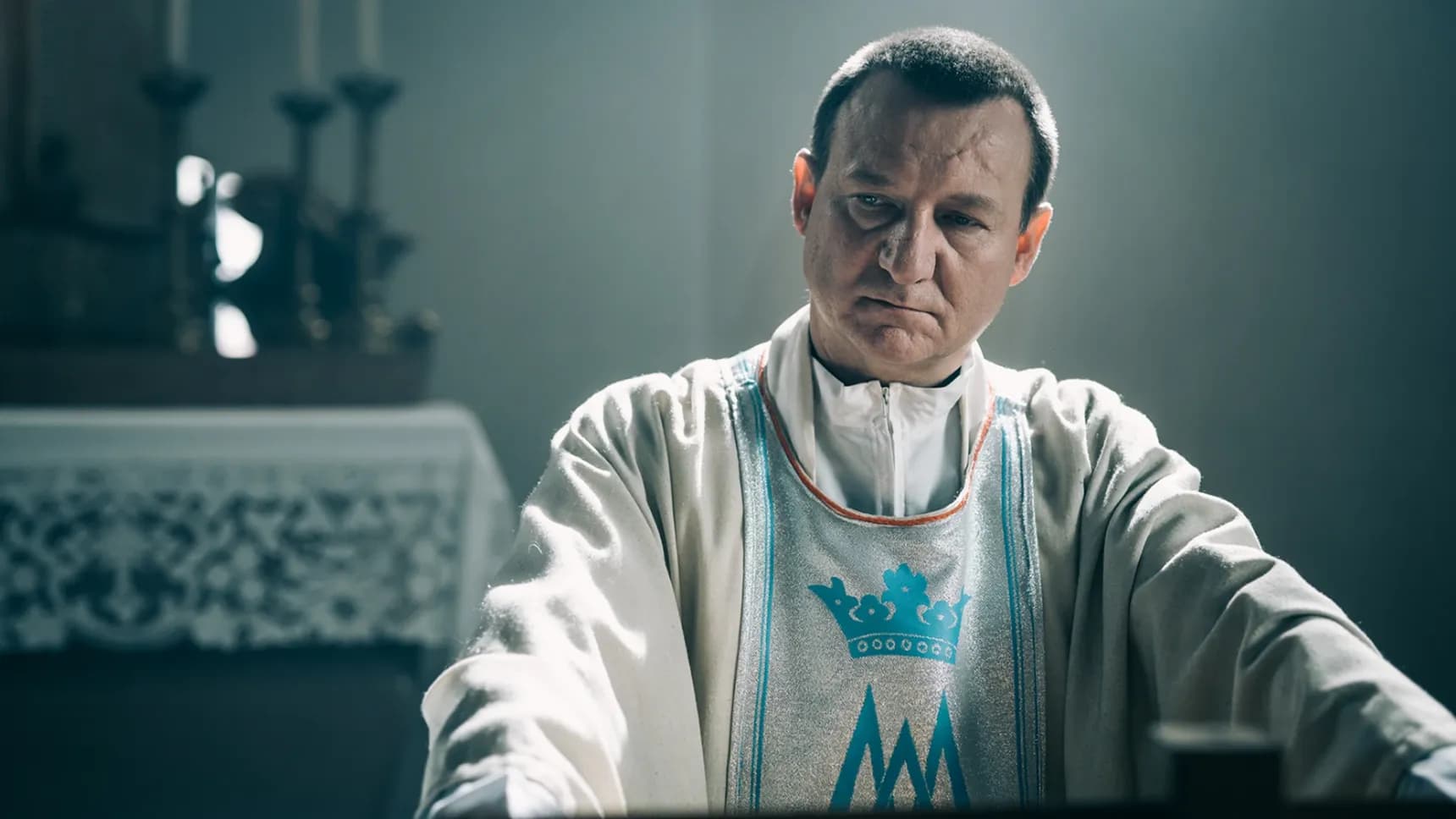 Robert Więckiewicz ve filmu Klér