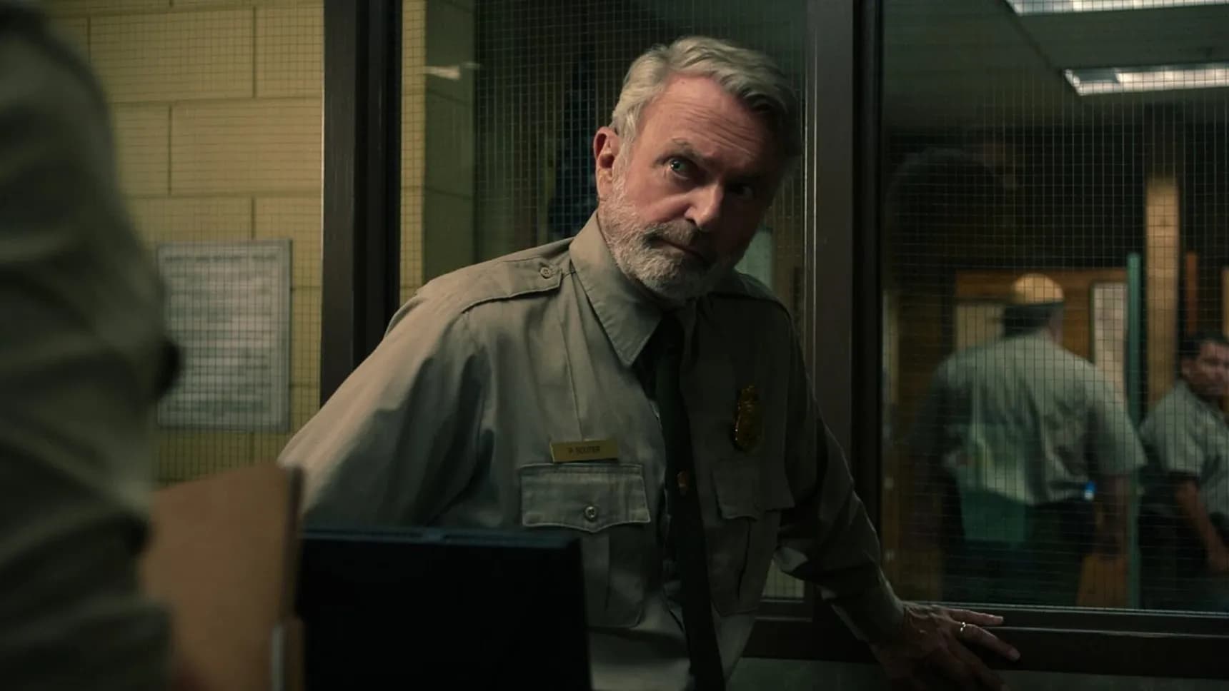 Sam Neill jako Paul Souter v seriálu Živel