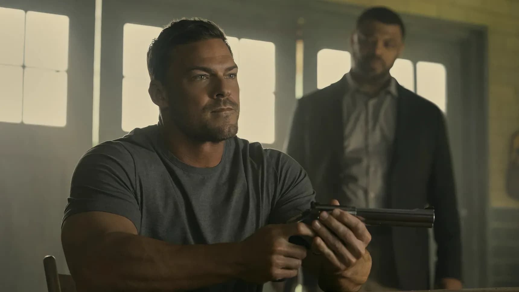Alan Ritchson v seriálu Jack Reacher