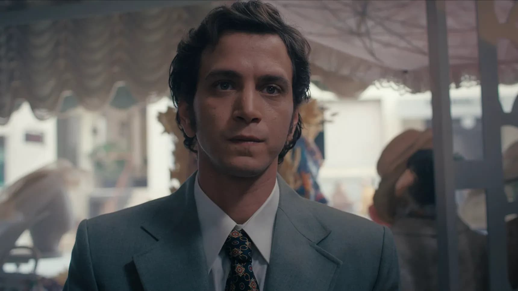 Záběr ze seriálu Muzeum nevinnosti