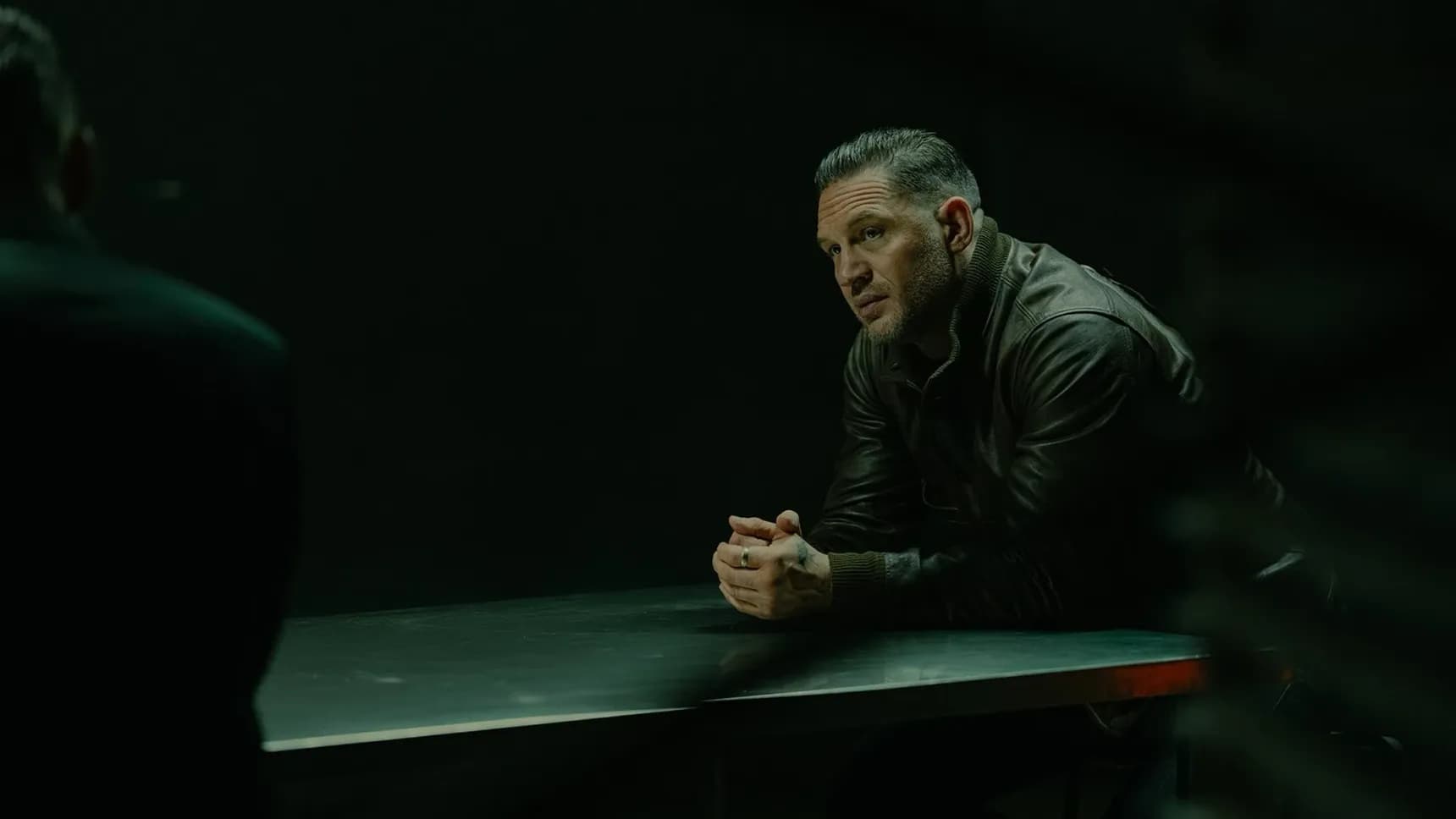 Tom Hardy v seriálu MobLand