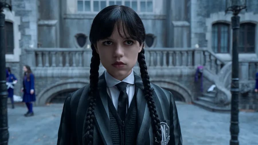 Jenna Ortega v druhé řadě seriálu Wednesday