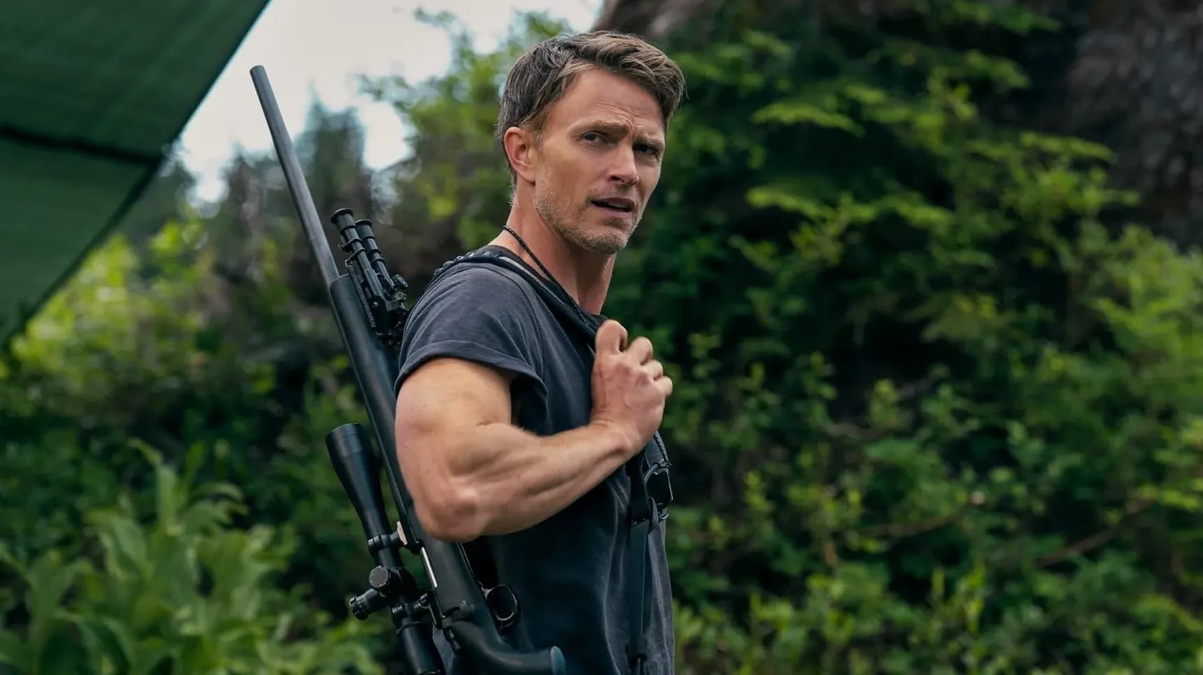 Wilson Bethel jako Shane Maguire v seriálu Živel