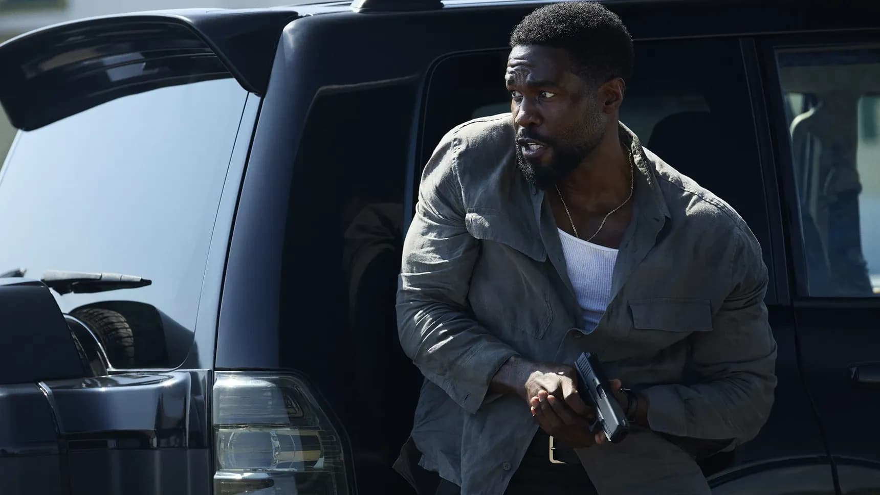 Yahya Abdul-Mateen II v seriálu Muž v ohni