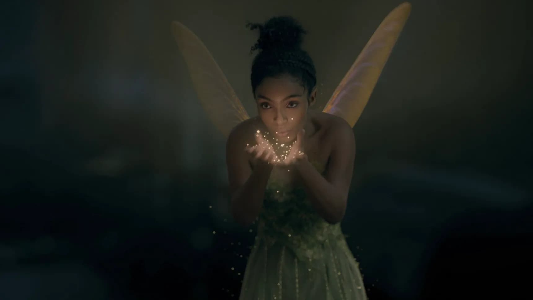 Yara Shahidi jako Zvonilka ve filmu Peter Pan a Wendy
