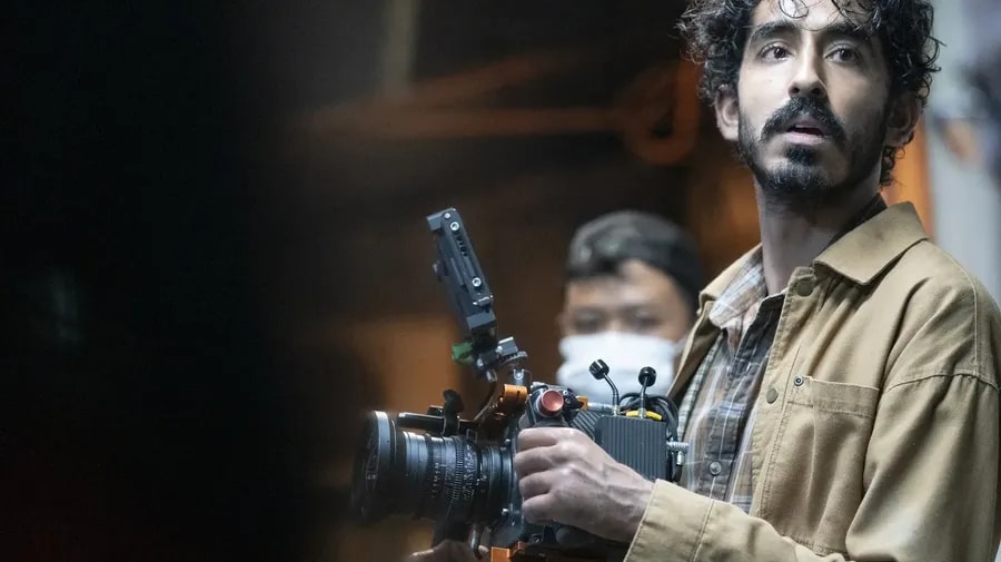 Dev Patel při natáčení filmu Opičí muž