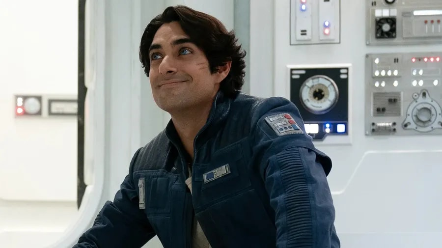 Eman Esfandi jako Ezra Bridger v druhé řadě seriálu Ahsoka
