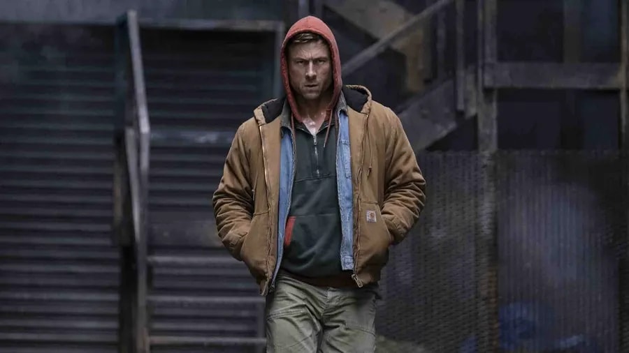 Glen Powell ve filmu Běžící muž