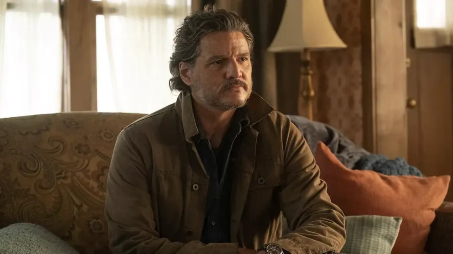 Pedro Pascal jako Joel v druhé sérii seriálu The Last of Us