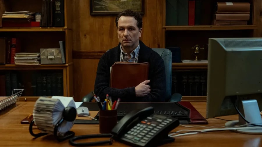 Matthew Rhys v seriálu Widow's Bay