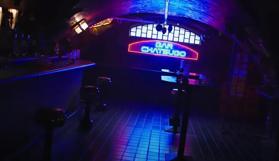 Bar Chatsubo v seriálu Neuromancer