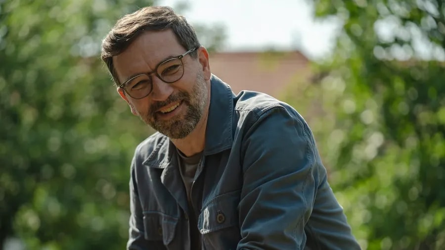 Ondřej Sokol na záběru ze seriálu Vraždy v kraji