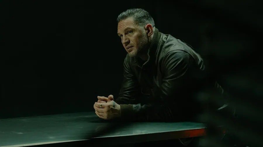 Tom Hardy jako Harry Da Souza v seriálu Země gangů