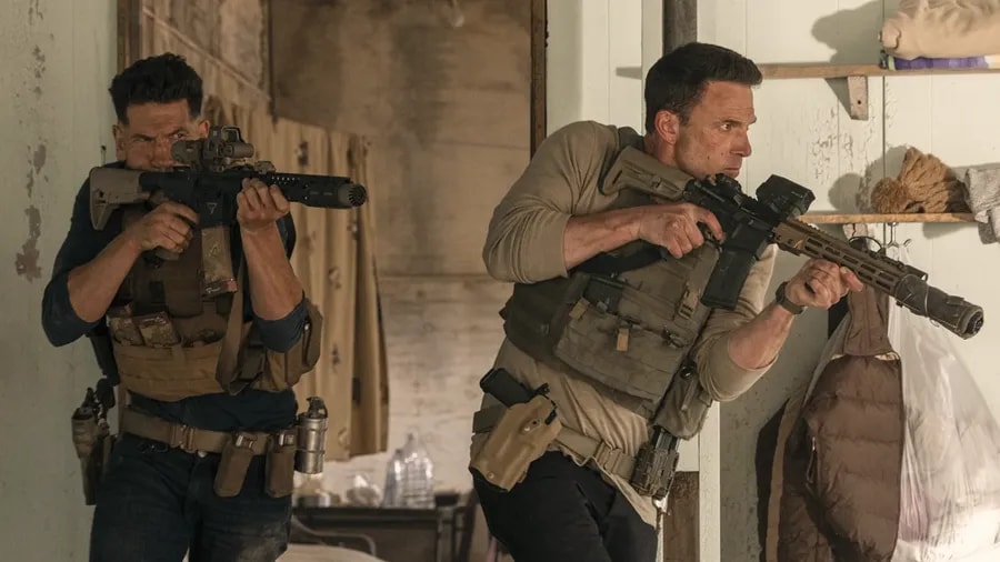 Jon Bernthal a Ben Affleck ve filmu Zúčtování 2