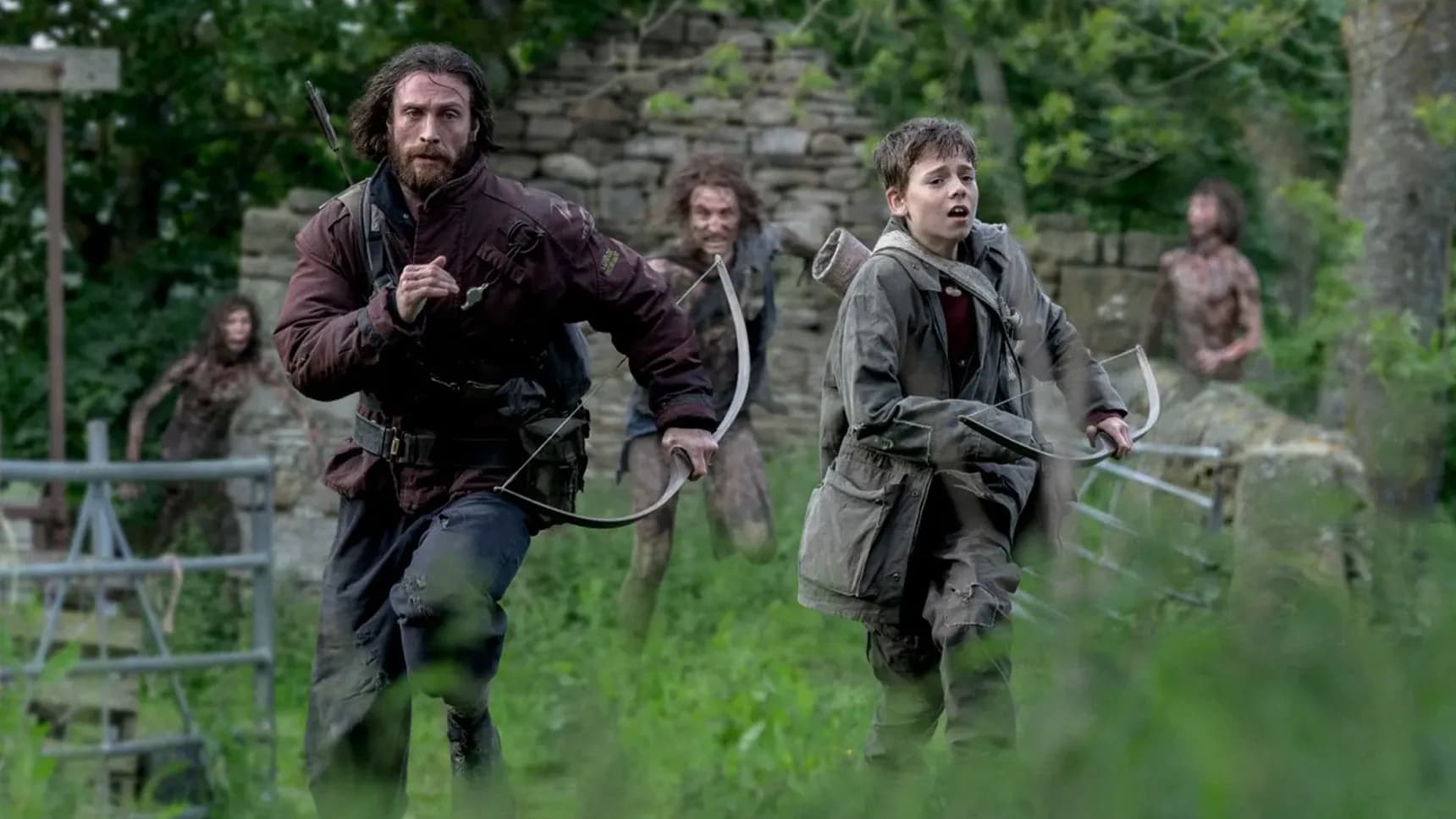 Aaron Taylor-Johnson a Alfie Williams ve filmu 28 let poté