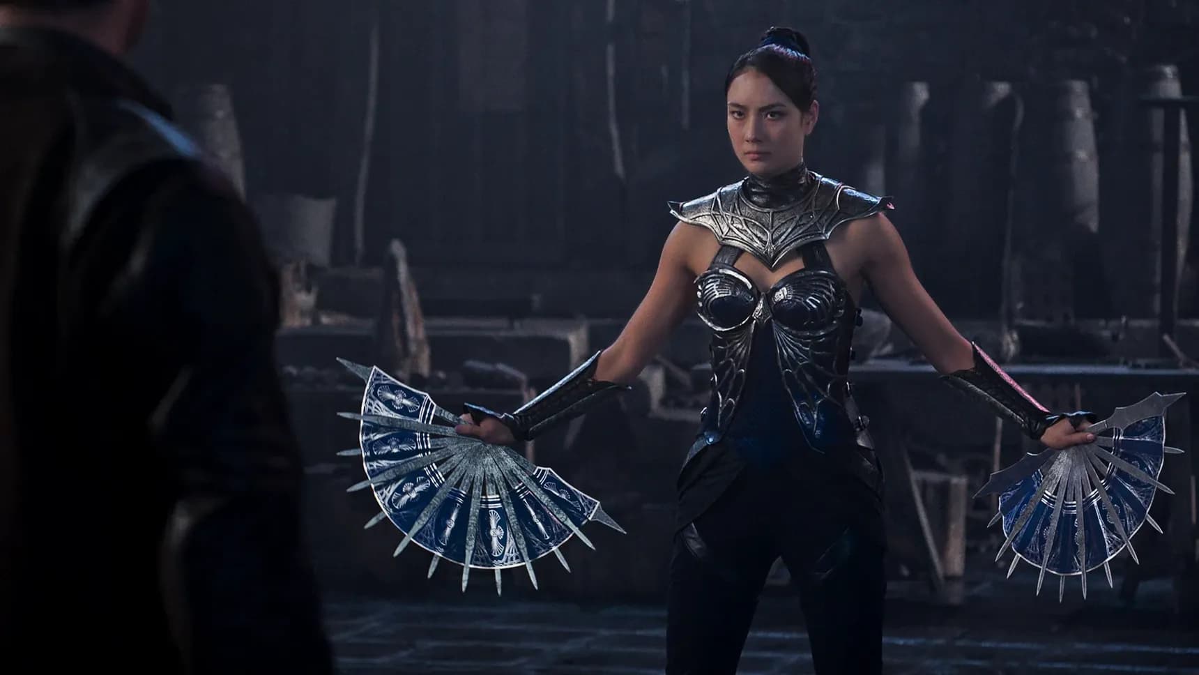 Adeline Rudolph jako Kitana ve filmu Mortal Kombat II