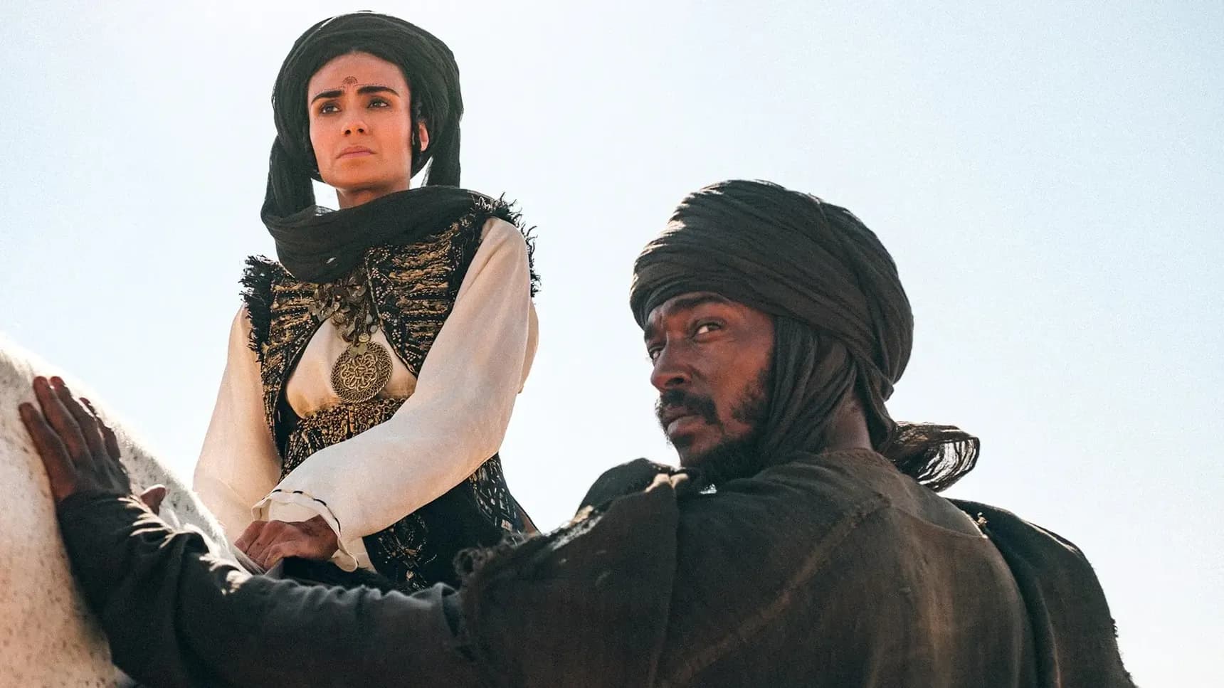 Aiysha Hart a Anthony Mackie ve filmu Desert Warrior