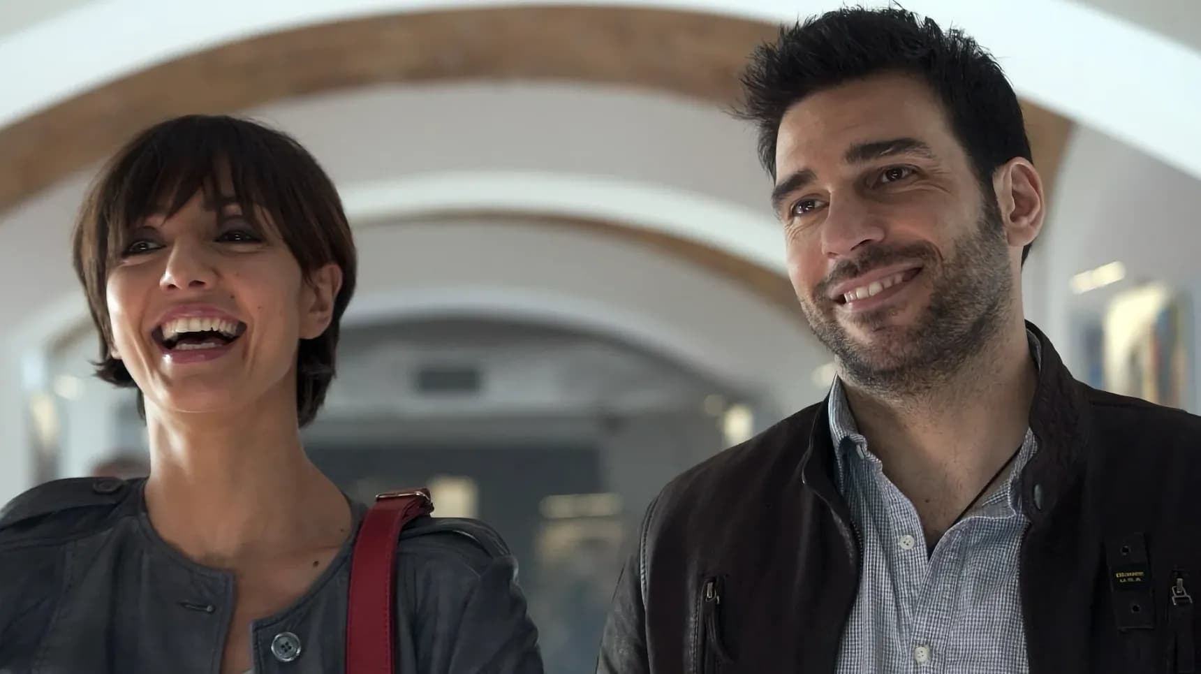Ambra Angiolini a Raoul Bova ve filmu Ať žije Itálie