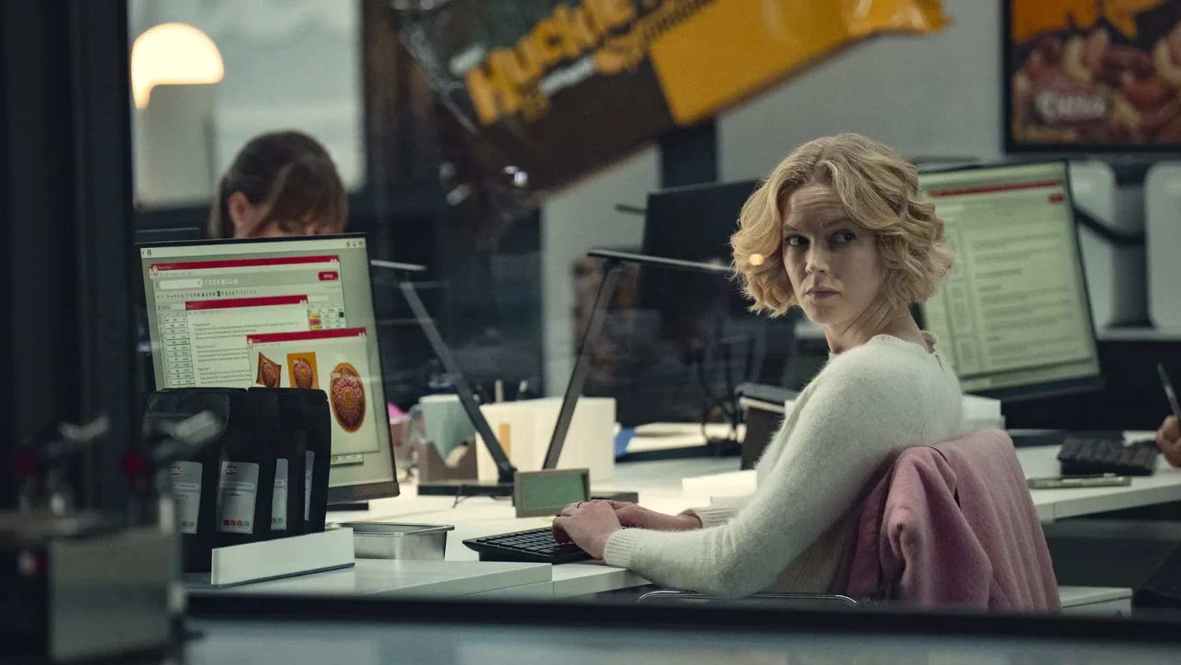 Rosy McEwen v epizodě "Bestie" ze sedmé série seriálu Black Mirror (Černé zrcadlo)