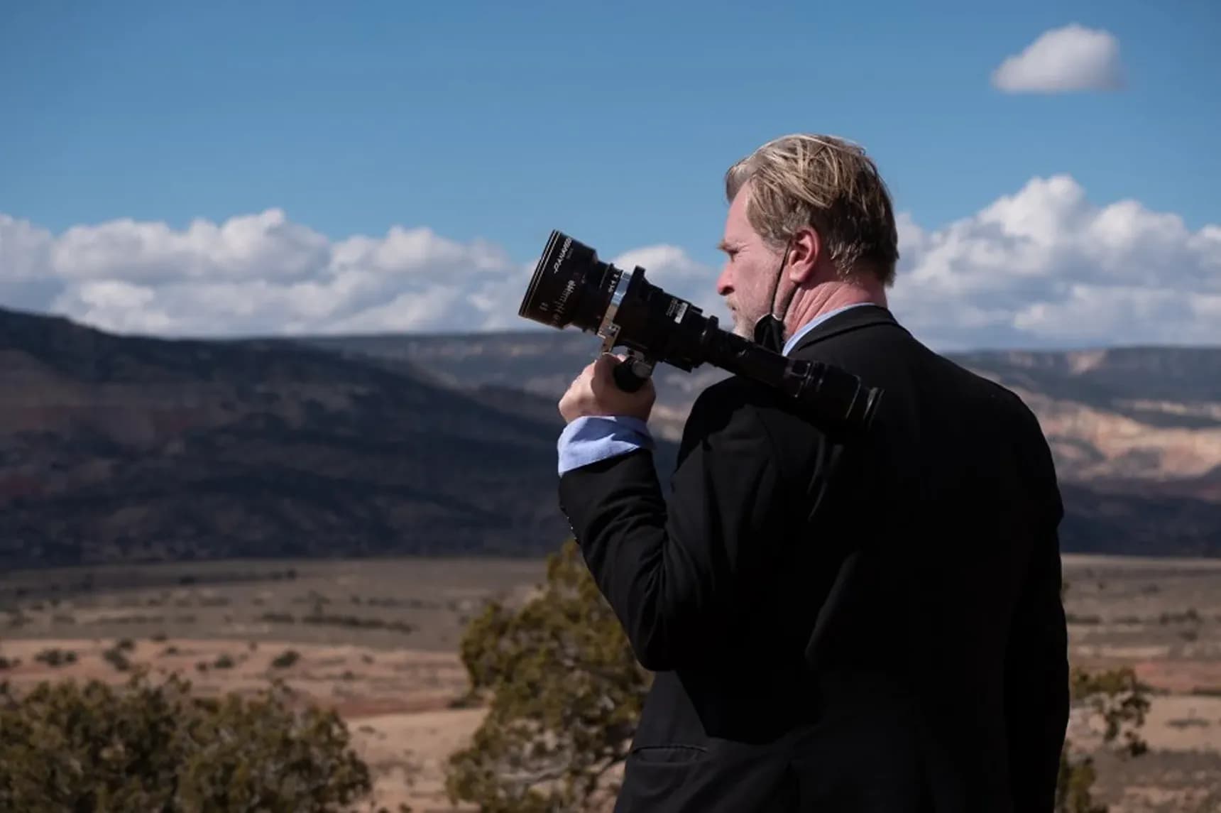 Christopher Nolan při natáčení filmu Oppenheimer