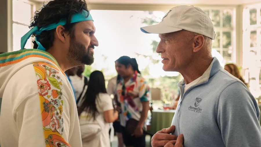 Jake Johnson a Ed Harris ve filmu Dink