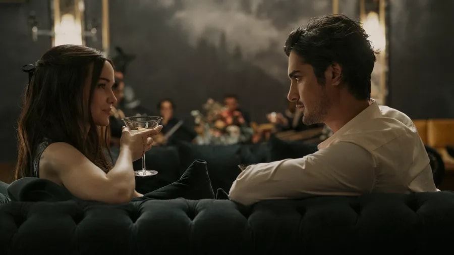 Dove Cameron a Avan Jogia v seriálu 56 days