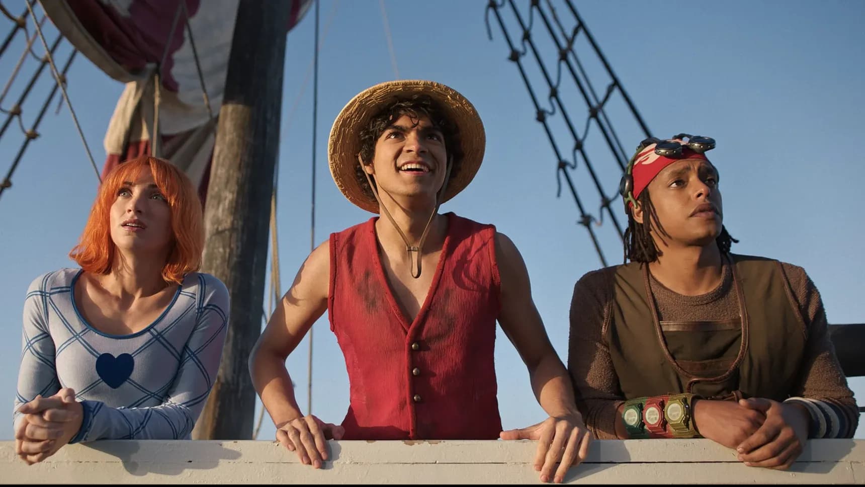 Emily Rudd, Iñaki Godoy a Jacob Romero v seriálu One Piece