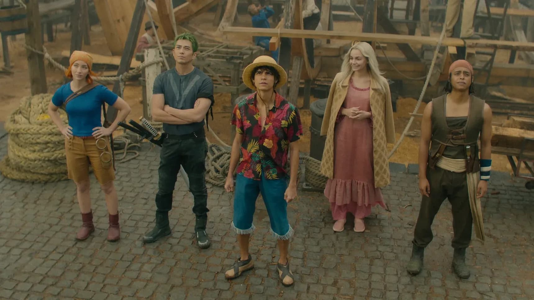 Emily Rudd, Makkenjú Arata, Iñaki Godoy, Celeste Loots a Jacob Romero v seriálu One Piece