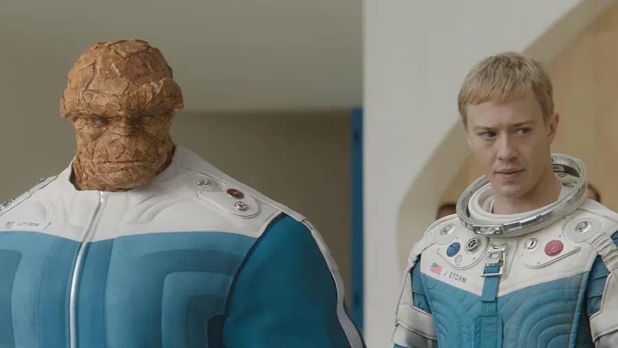 Ebon Moss-Bachrach a Joseph Quinn ve filmu Fantastická 4: První kroky