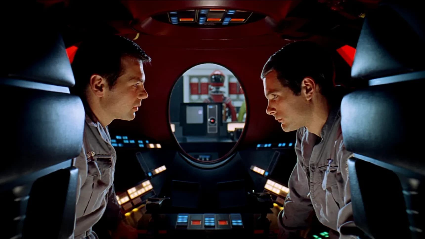 Gary Lockwood a Keir Dullea na záběru z filmu 2001: Vesmírná odysea