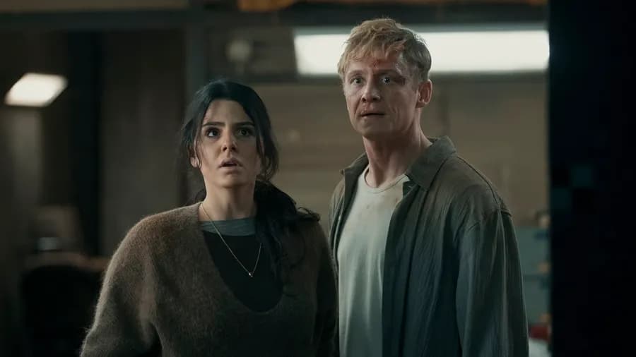 Ruby O. Fee jako Olivia a Matthias Schweighöfer jako Tim ve filmu Cihla