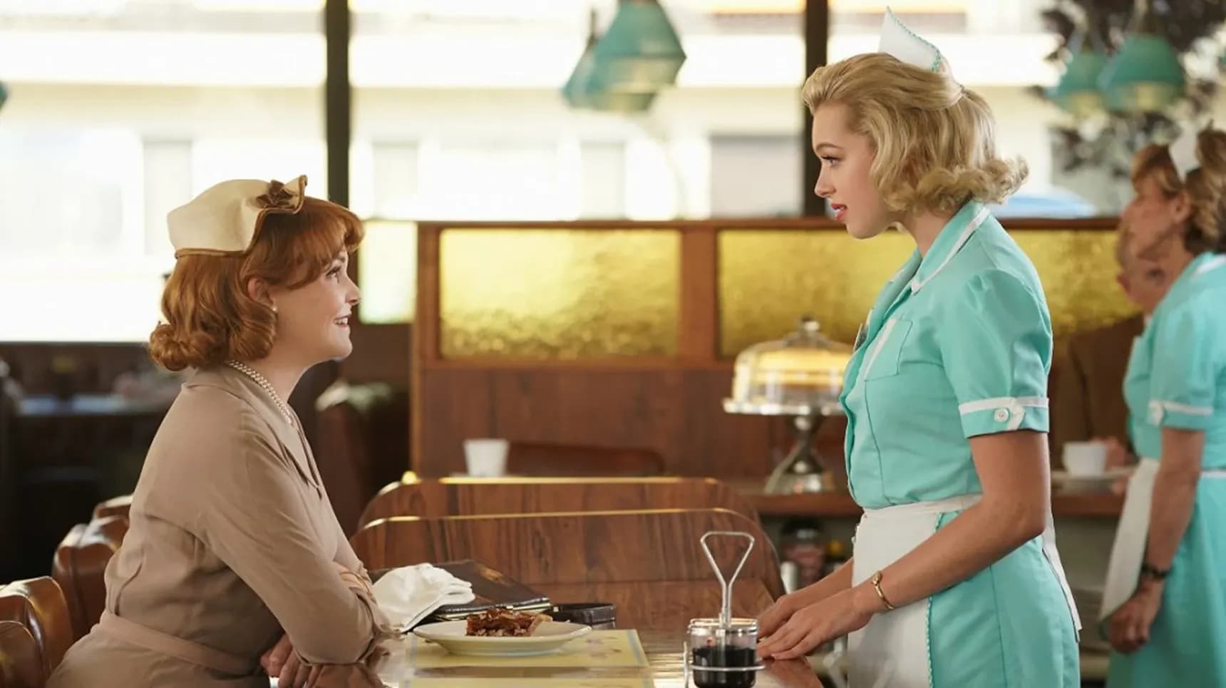 Ginnifer Goodwin a Sadie Calvano v seriálu Proč ženy zabíjí