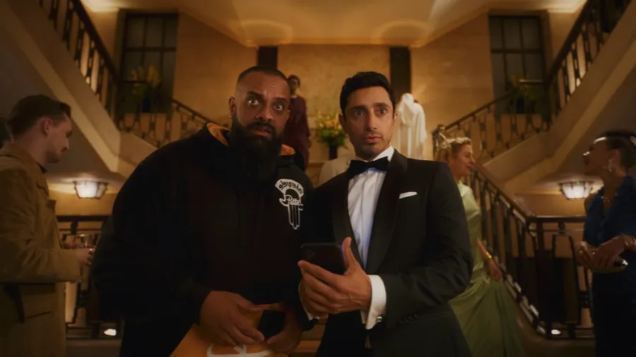 Guz Khan a Riz Ahmed v seriálu Bait