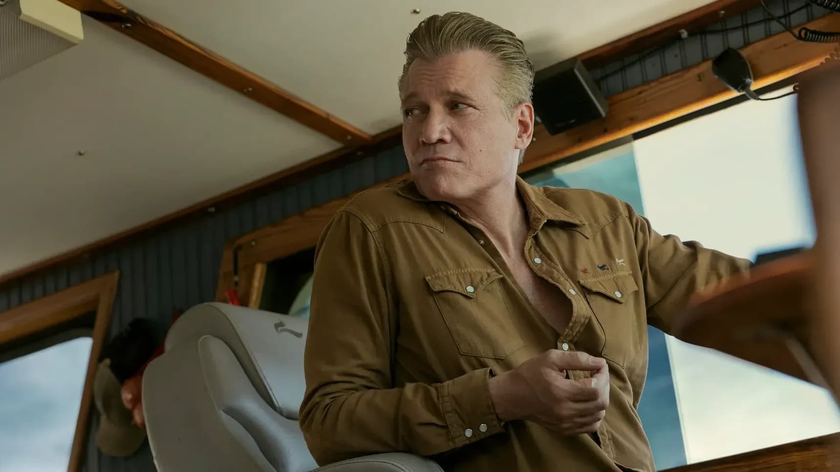 Holt McCallany v seriálu Nábřeží